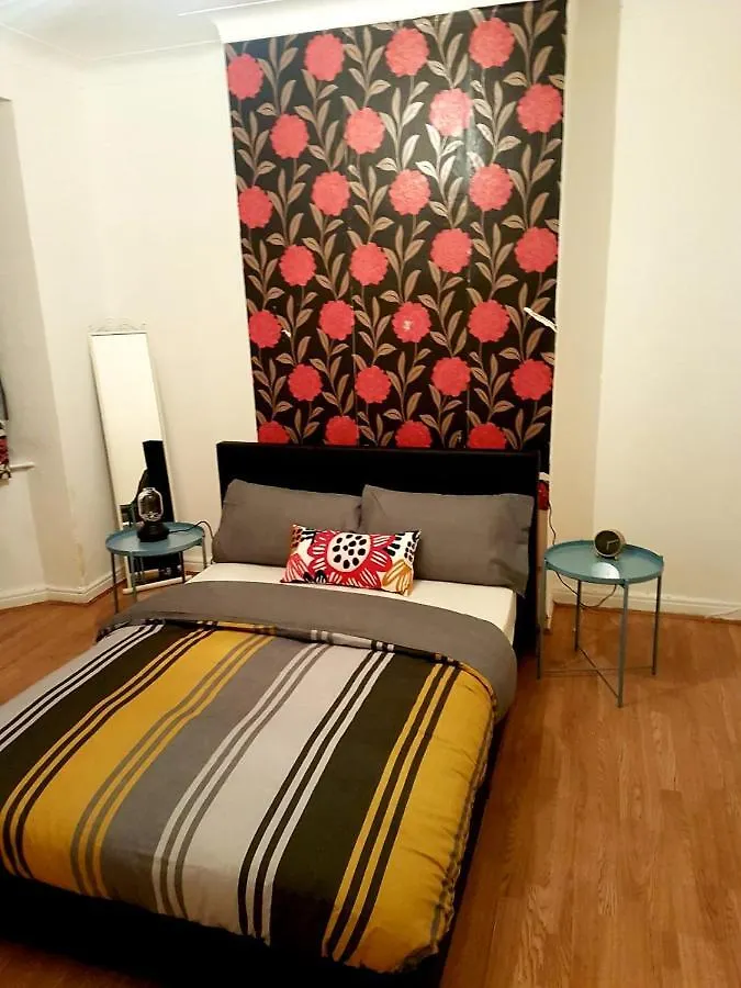 Budget House In Gants Hill Bed & Breakfast Ilford
