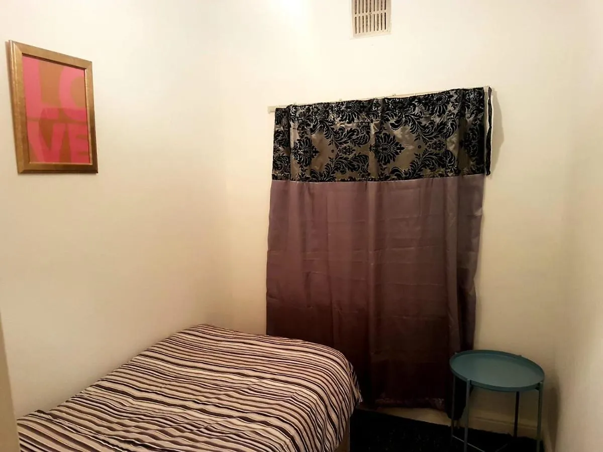 **  Budget House In Gants Hill Bed & Breakfast Ilford United Kingdom