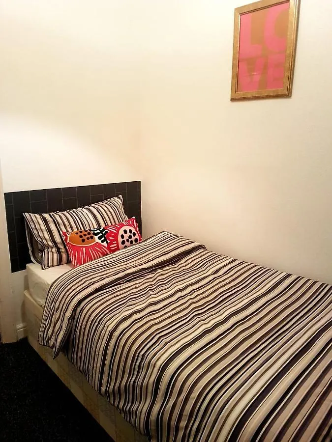 Budget House In Gants Hill Bed & Breakfast Ilford