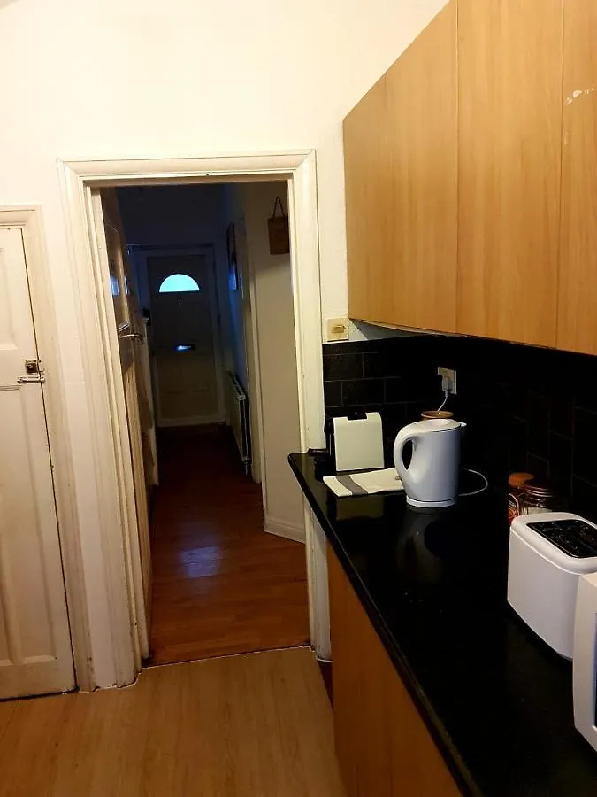Budget House In Gants Hill Bed & Breakfast Ilford 2*,  United Kingdom