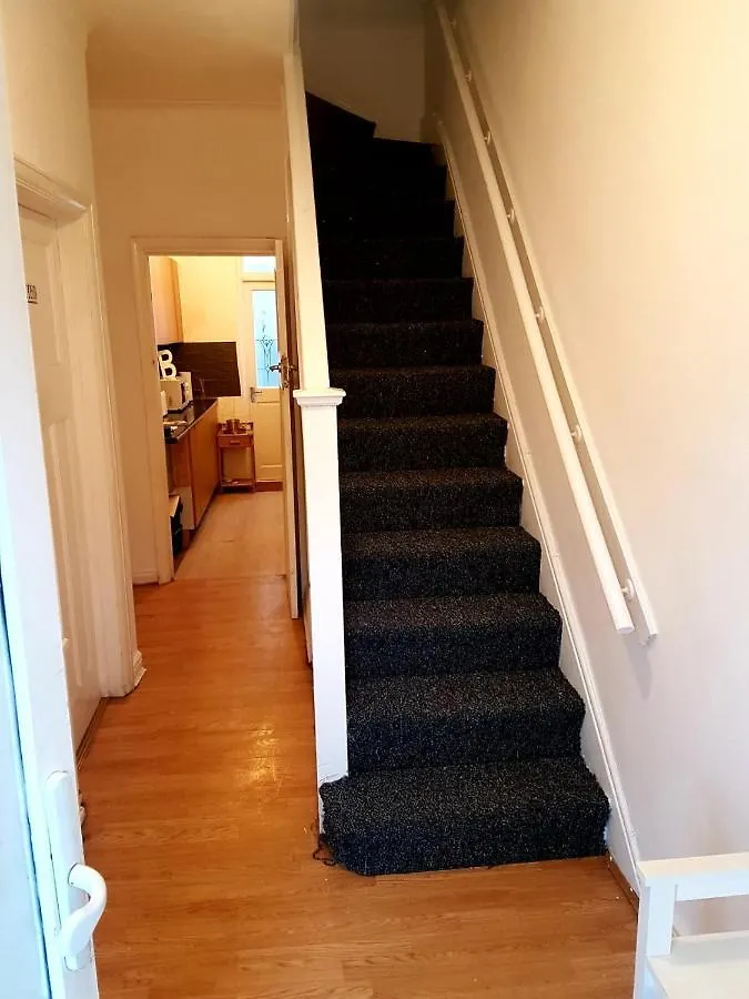 Budget House In Gants Hill Bed & Breakfast Ilford